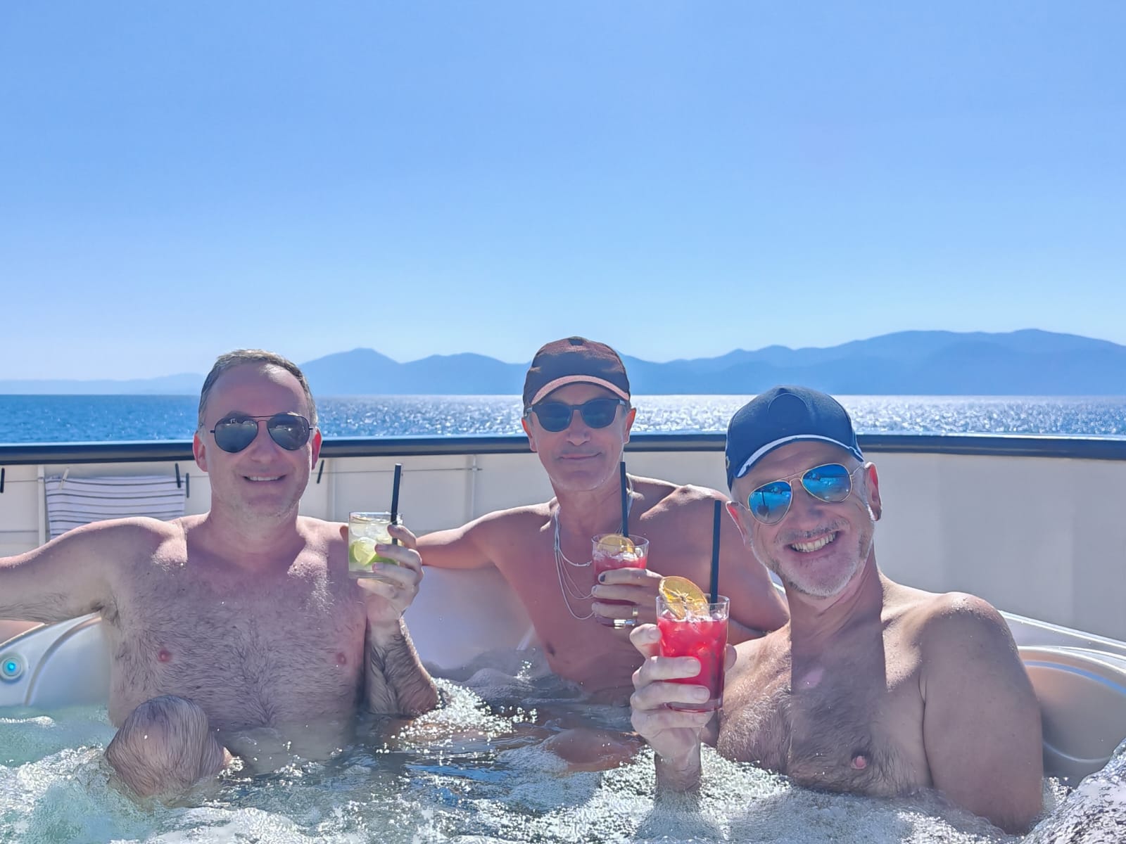 Moment partagé autour du jacuzzi