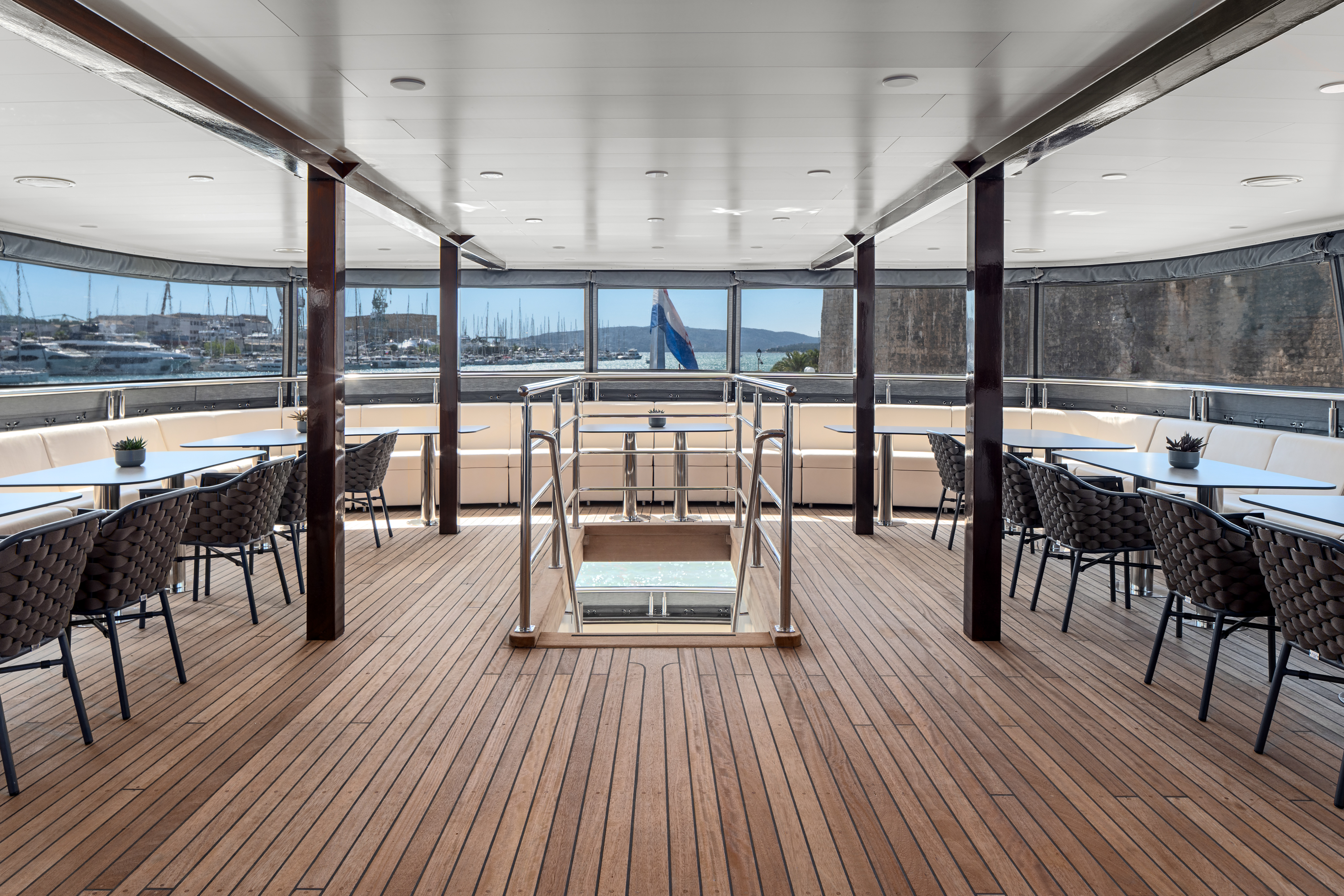 Terrasse couverte du M/S Zeus