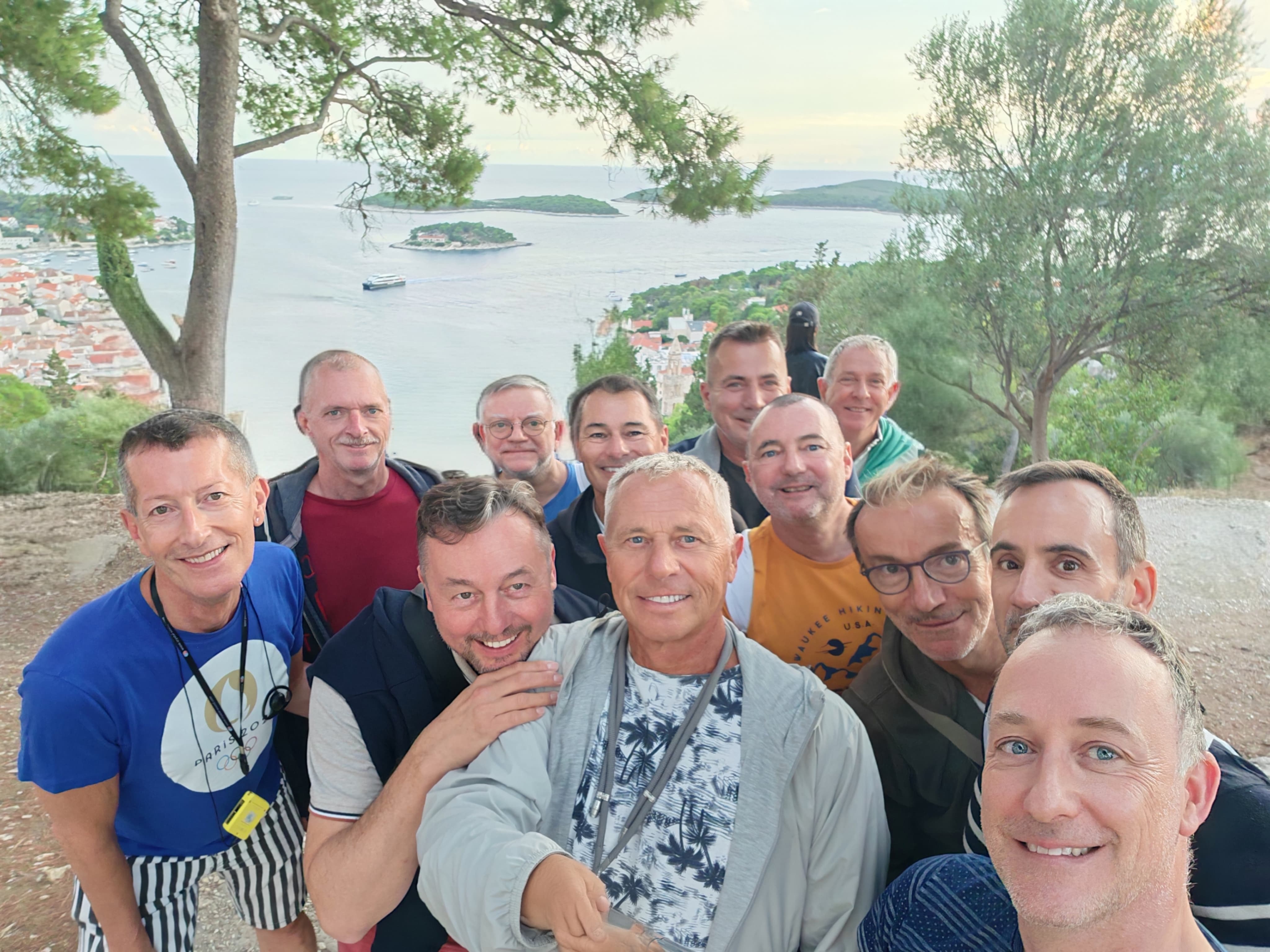 Groupe face à la mer Adriatique