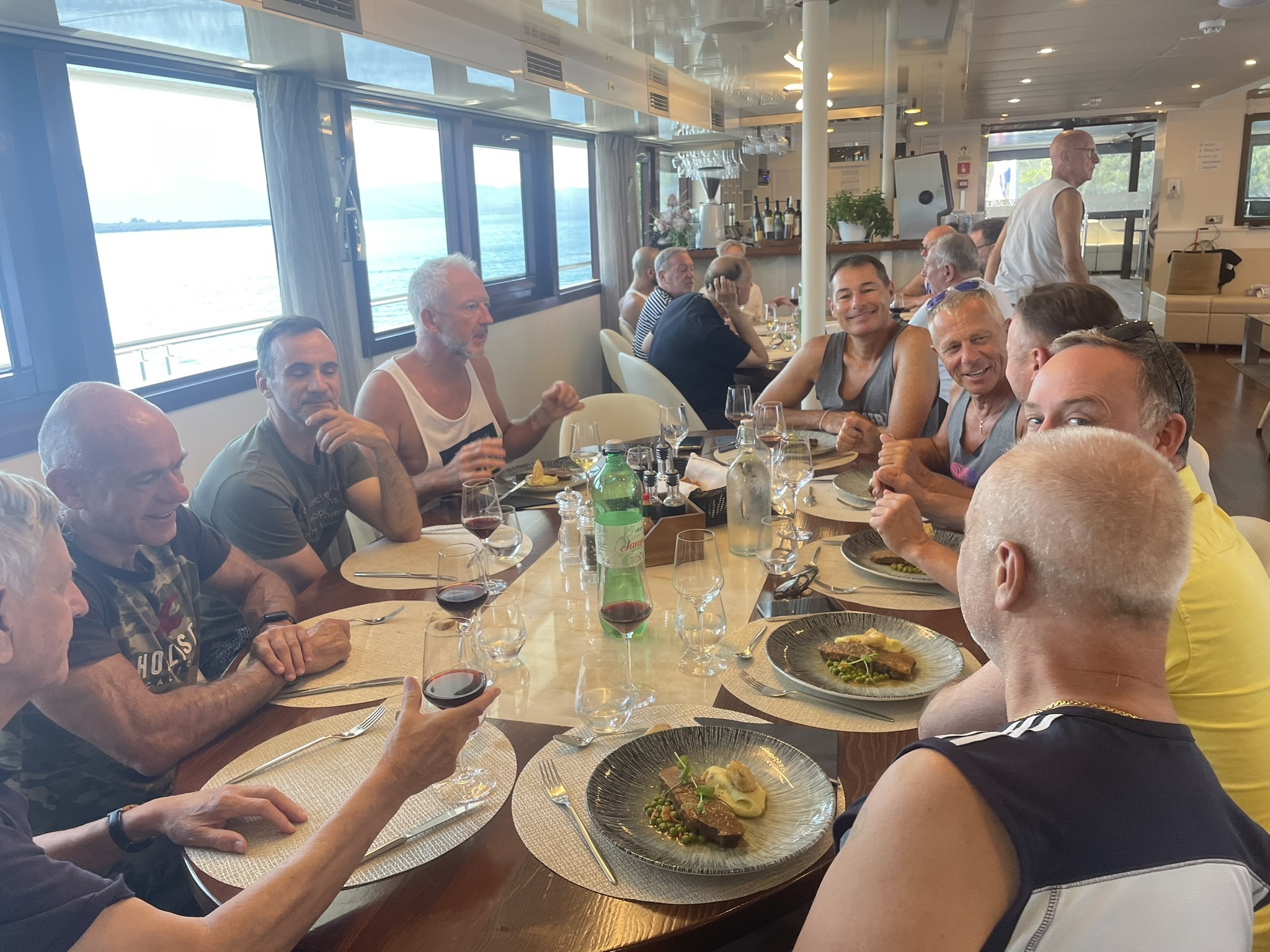 Déjeuner convivial à bord